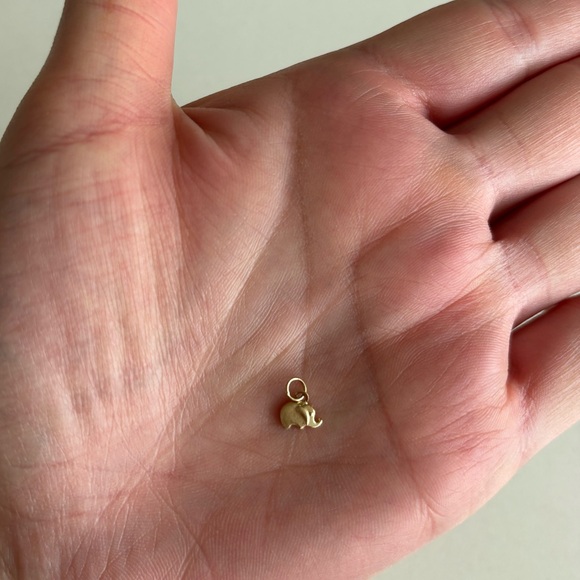 Handmade 14k Solid Gold Elephant Pedant and 14k Solid Gold 18inch chain. - Picture 3 of 8